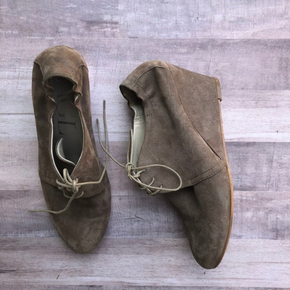 Attilio Guisti Leombruni AGL Shimmer Tan Wedges
